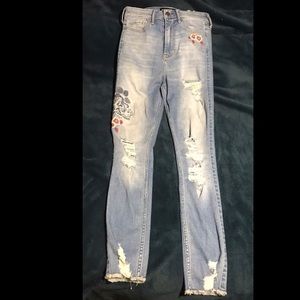 Ultra High Rise Súper Skinny Hollister Shape Love